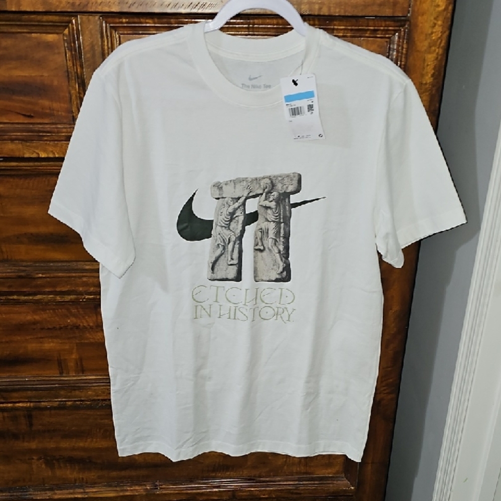 Nike Mens Sz Medium Nwts Tshirt. Black And White!